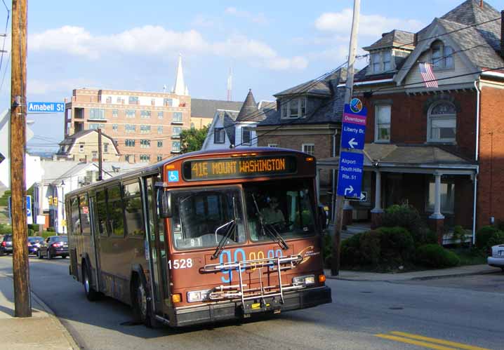 Port Authority Gillig Phantom 1528